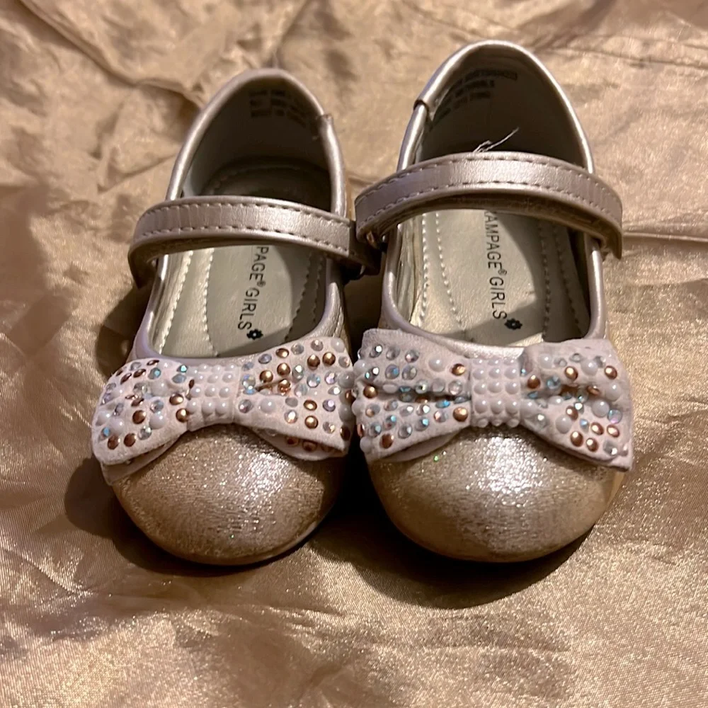 Rampage girl’s gold color  dress shoes good condition